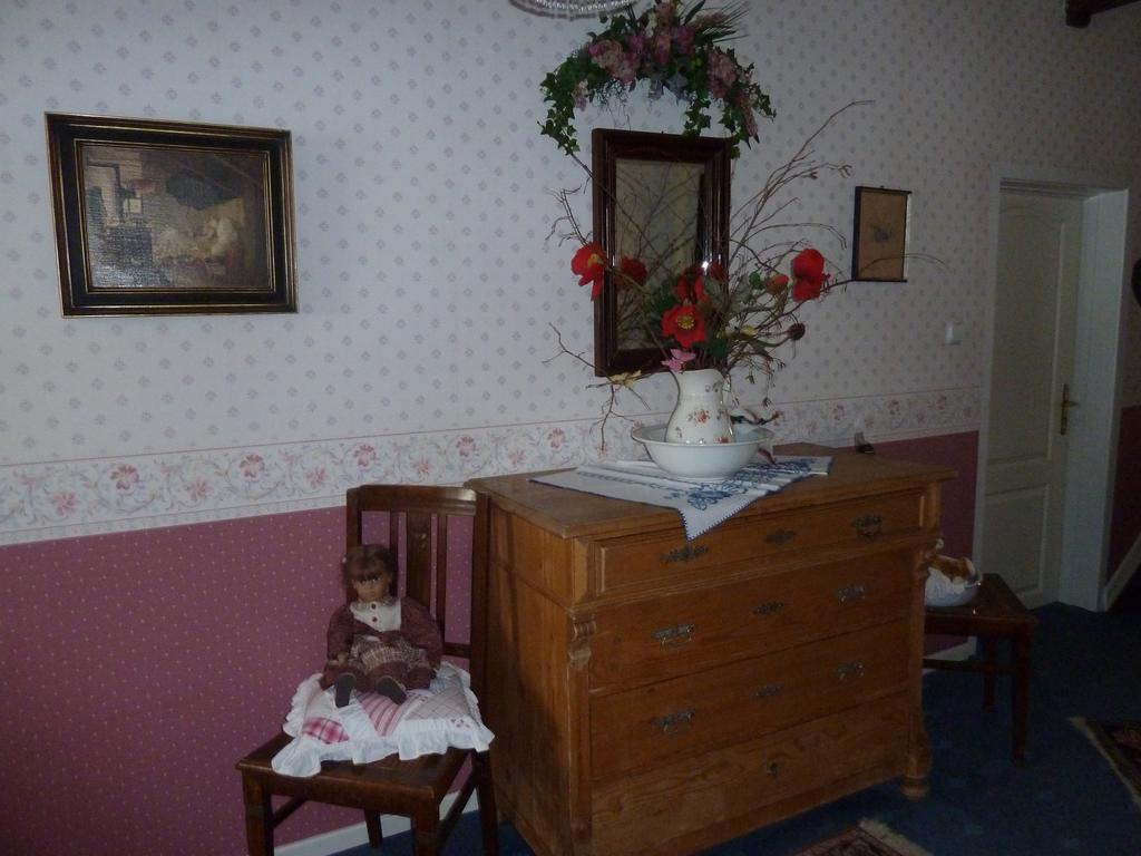 Bed and Breakfast Alte Weinstuben Steinfelder Hof Garni Ellenz-Poltersdorf Zewnętrze zdjęcie